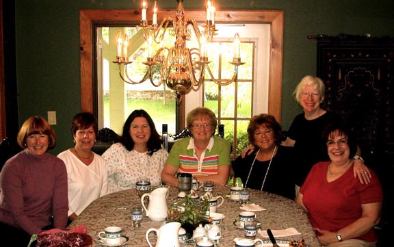 YaYas in Niagra. Susan Shie 2006.